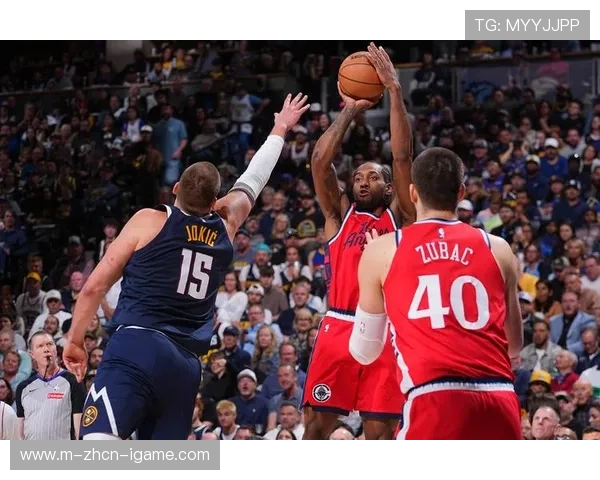 伦纳德沉默走回防守端